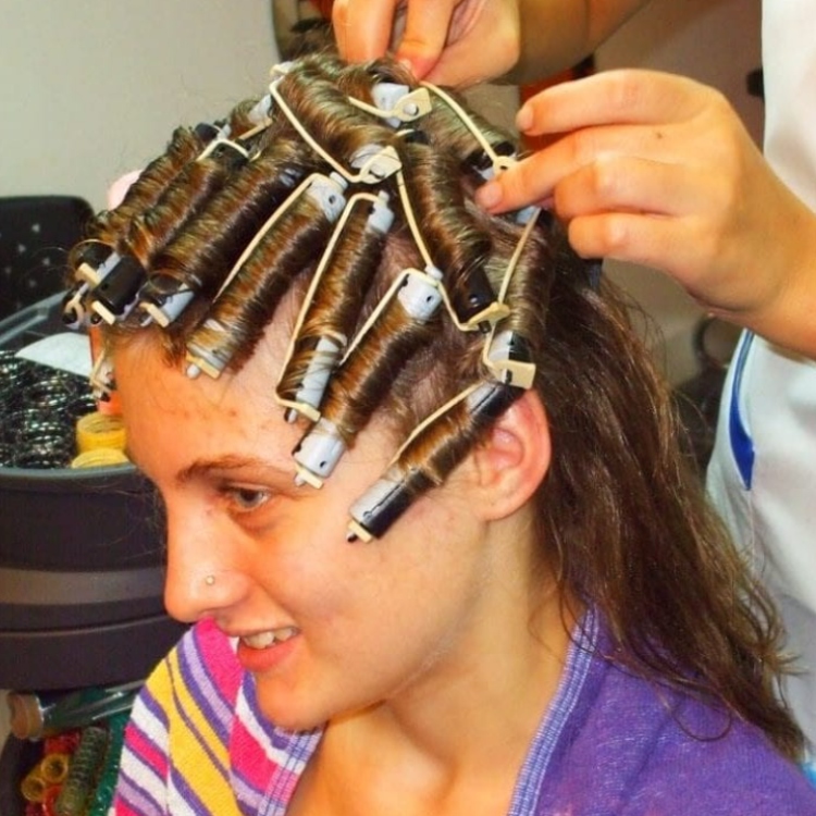 Girl Gets Streaks In Her Hair, Dad’s Reaction Is Severe